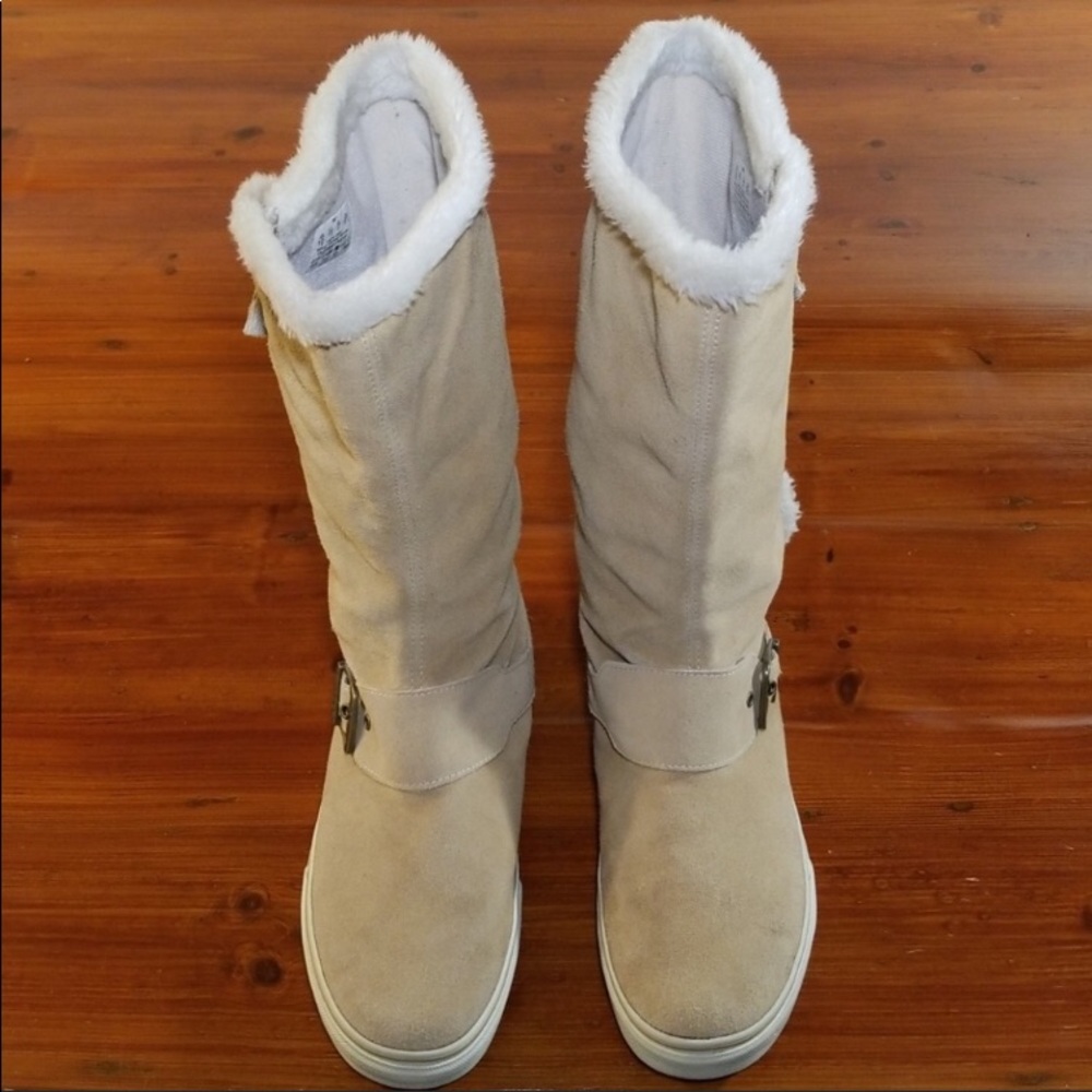 Sneaker boots